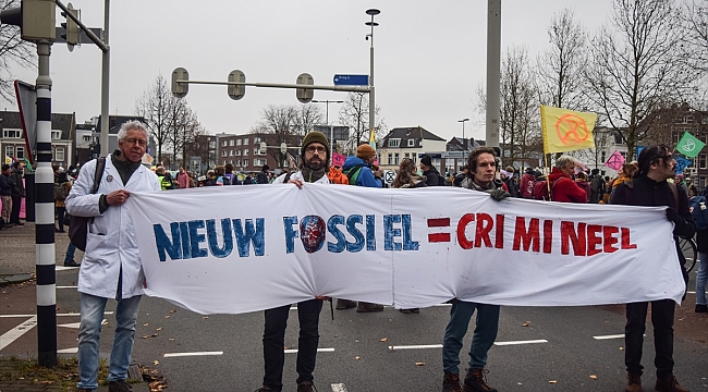 İklim aktivistleri Hollanda'da gösteri düzenledi