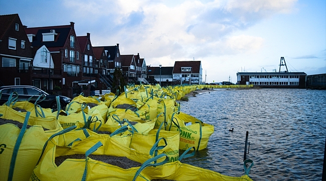 Hollanda'nın Sel İle Mücadelesi: Kum Torbaları ve Setlerle Önlemler