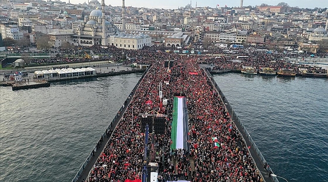 Honderdduizenden Betuigen Steun aan Palestina bij Demonstratie in Istanbul