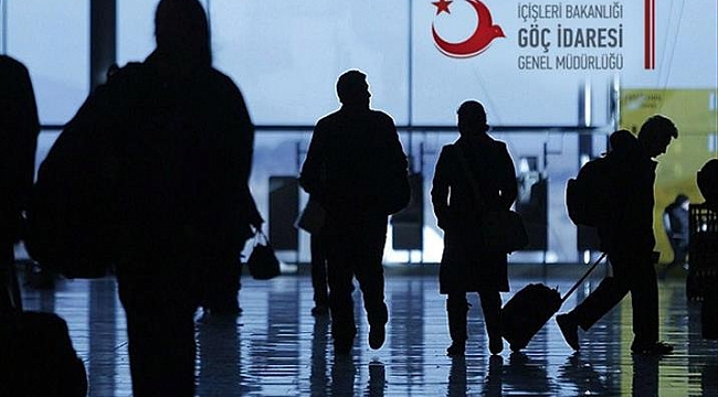 Türkiye'de ikamet izniyle yaşayan yabancı sayısı azaldı