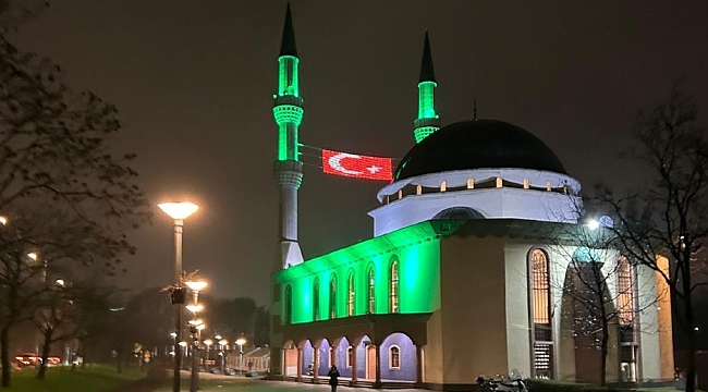 Rotterdam Mevlana Camii'nden Muhteşem Ramazan Aydınlatması