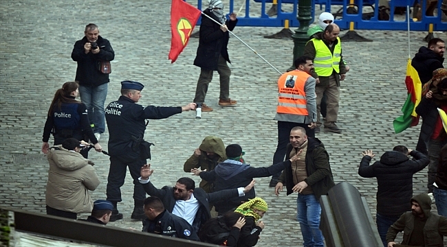 Terör örgütü PKK yandaşları Avrupa Parlamentosu önünde taşkınlık yaptı