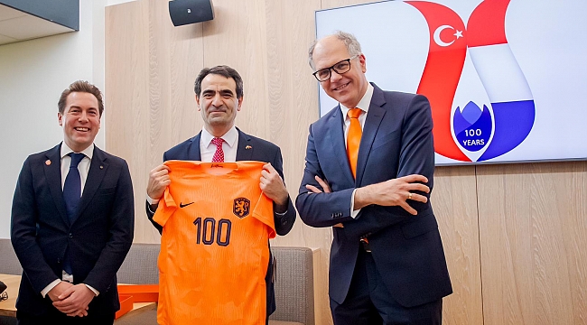 Türkiye-Hollanda Dostluk Anlaşması'nın 100. yılında dostluk maçı oynandı