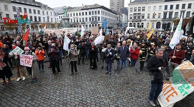 Hollandalı çiftçilerinden Brüksel'de protesto