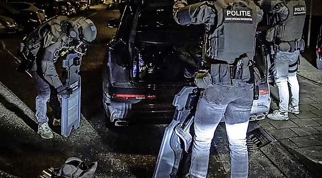 Rotterdam'da Büyük Uyuşturucu Operasyonu: İki yüz bin euro Para, Lüks Arabalar ve Pahalı Saatler Ele Geçirildi