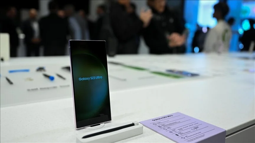 Samsung, akıllı telefon satışında Apple'ı geçti