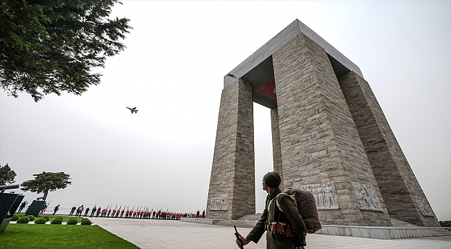 Şehitler Abidesi'nde Çanakkale Kara Savaşları'nın 109. yılı töreni