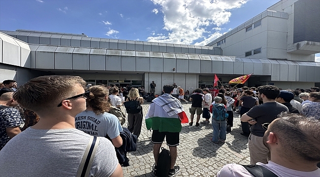 Berlin'de öğrenciler Filistin destekçilerine yönelik baskıları protesto etti