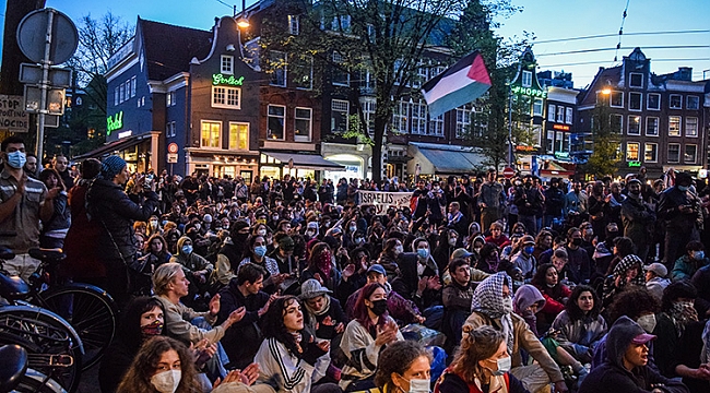 Hollanda'da üniversitede toplanmalarına izin verilmeyen Filistin destekçileri yürüyüş yaptı