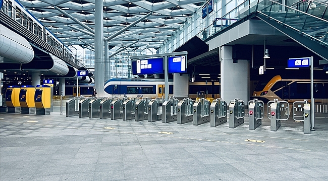 Hollanda'nın Hoek van Hollanda Metro İstasyonunda Silahlı Çatışma: İki Şüpheli Yakalandı