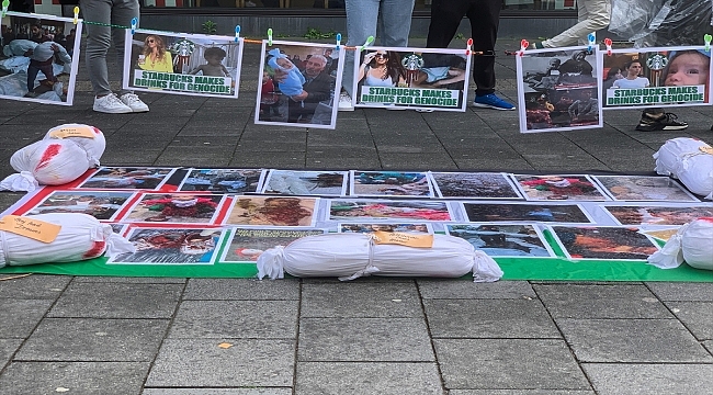 Hollanda'da bir araya gelen gruplar, Starbucks şubelerinin önünde İsrail'i protesto etti