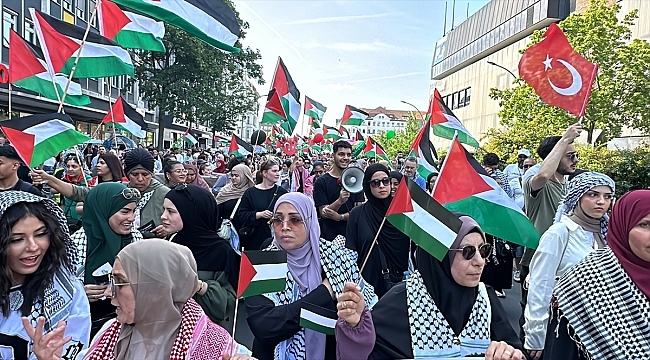 Berlin'de Filistin'e destek gösterisinde çok sayıda kişi gözaltına alındı