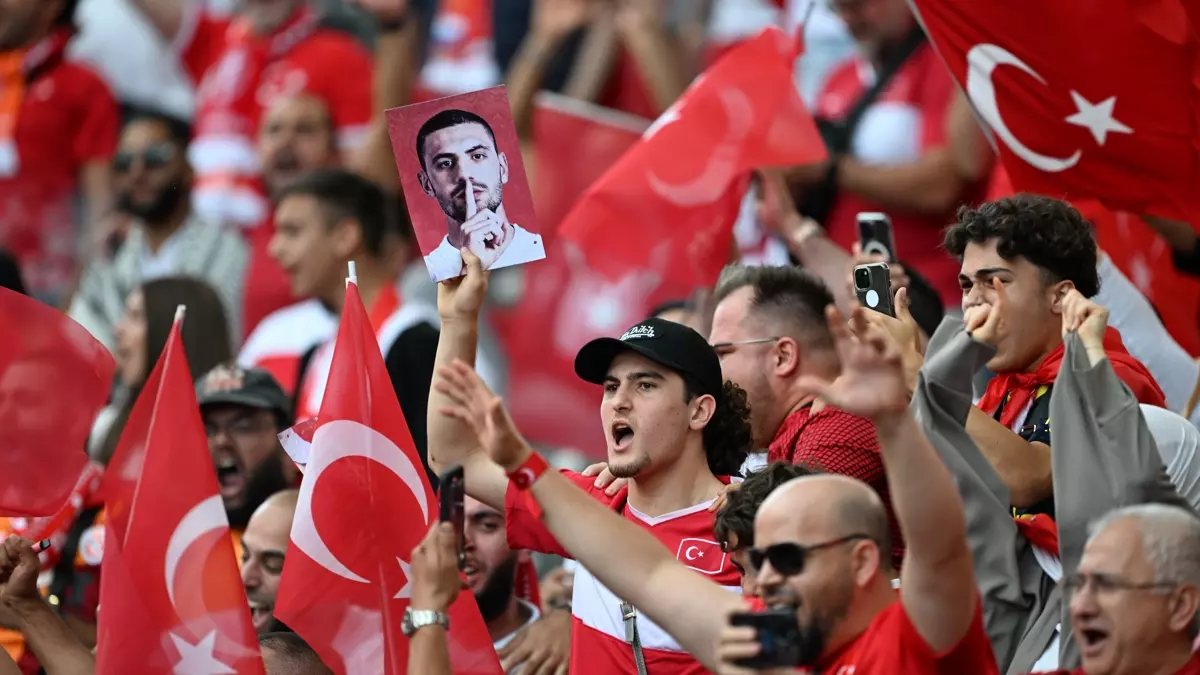 Almanya'daki Türkler, milli takımın performansıyla gurur duyuyor
