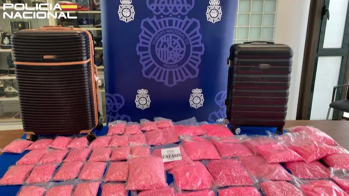 İbiza'da 22 Yaşındaki Hollandalı Genç, iki bavul dolusu 50 Kilo XTC ile Yakalandı!
