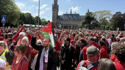 Hollanda’da 100 Bin Kişi “Gazze İçin Kırmızı Çizgi” Diyerek Sokağa Döküldü