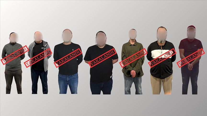 Hollanda’da Yakalanan Suçlu Türkiye’ye İade Edildi: Kırmızı Bültenle Aranan 7 Kişi Geri Getirildi