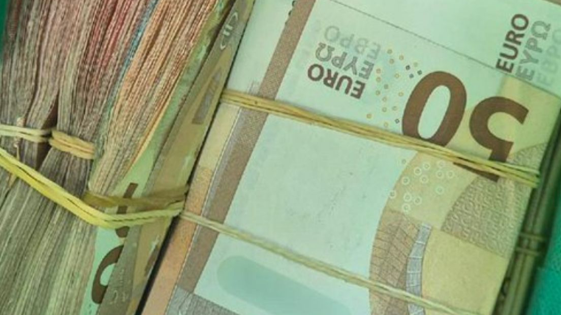 Rotterdam'da Polis, İçinde 90.000 Euro'dan Fazla Nakit Bulunan Çantaya El Koydu