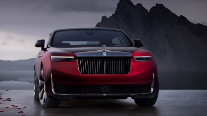 Dünyanın En Pahalı Otomobili Sokakta Görüldü: Rolls-Royce Droptail La Rose Noire