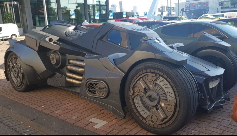 Batman'ın efsanevi arabası Batmobile Rotterdam sokaklarında