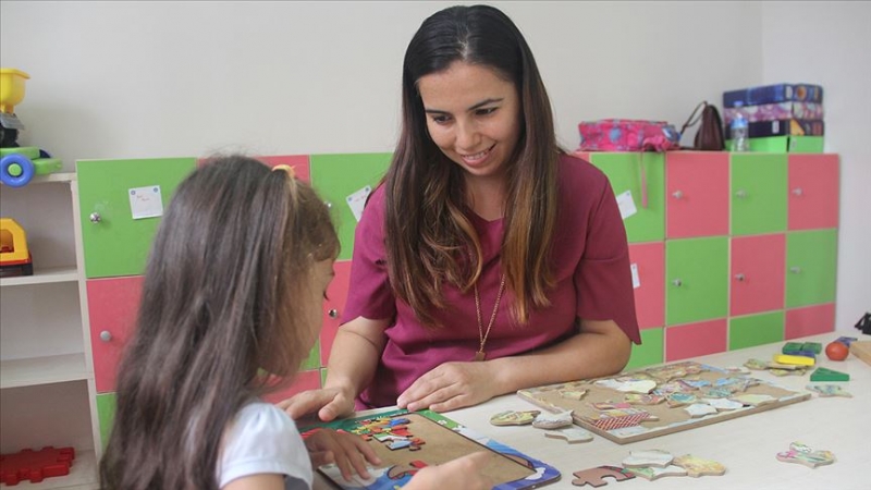 Dünyadaki En iyi 10 öğretmen arasında gösterilen Nurten Akkuş