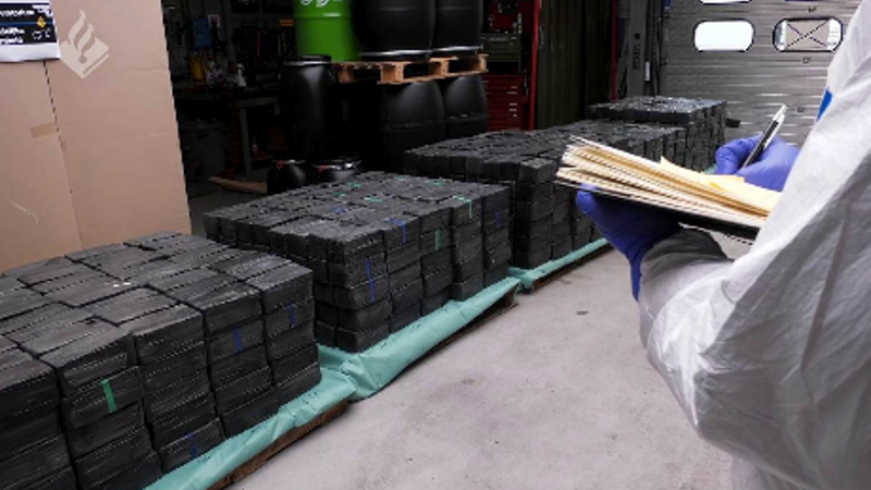 Enorme hoeveelheid drugs aangetroffen in bedrijfspand Rotterdam