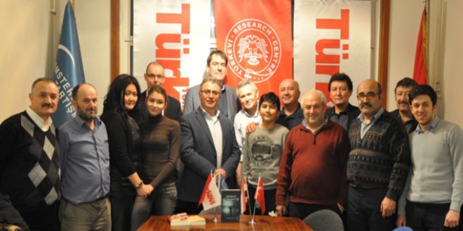 Hollanda'da, Almanlar tarafından öldürülen Özbekler anıldı