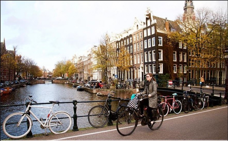Uitgelicht Vanaf 1 juli niet meer appen of bellen op de fiets