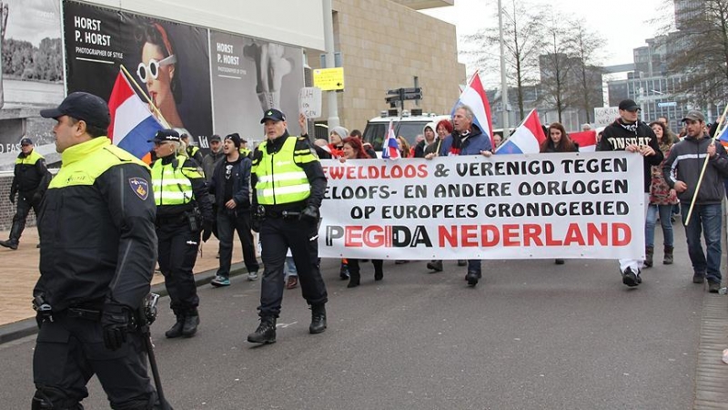 Hollanda'da İslam karşıtı PEGIDA eyleminde polis müdahale etti