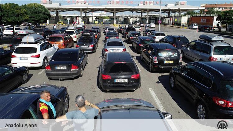 Kapıkule Sınır Kapısı'nda gurbetçi yoğunluğu