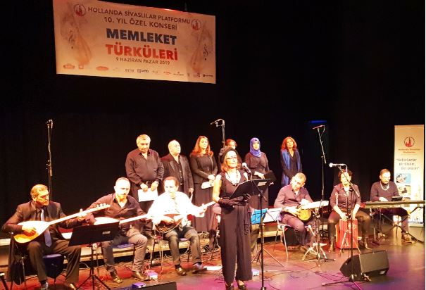 MEMLEKET TÜRKÜLERİ AMSTERDAM'DA SÖYLENDİ