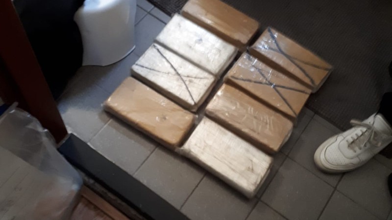 Rotterdam'da bir evde 75 kilo kokain ile 100 bin avro nakit para ele geçirildi