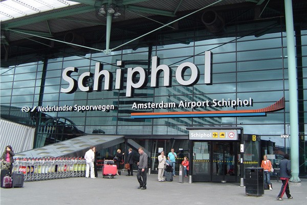 Schiphol'da Korse içine saklanmış 150 bin euro para bulundu