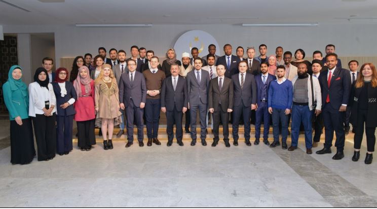 Uluslararası Öğrenciler Diplomasi Akademisi Sertifikalarını Aldı
