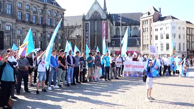 Hollanda'da Çin'in Uygur Türklerine yönelik insan hakları ihlalleri ile Gulca katliamı protesto