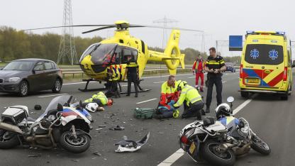 Hollanda A2 Otoyolunda Çalıntı Araçla Çarpışan İki Polis Ağır Yaralandı