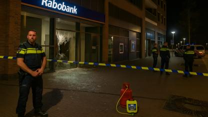 Rabobank Şubesine El Yapımı Patlayıcıyla Saldırı Girişimi: 41 Yaşındaki Amsterdamlı Gözaltında