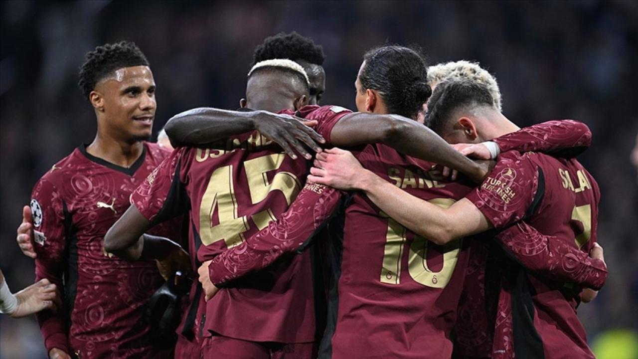 Ajax Teknik Direktörü John Heitinga’dan Galatasaray Hüsranı Sonrası Net Mesaj: “Asla Kendim Bırakmam”