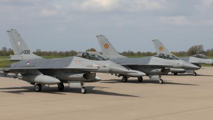 Hollanda, 18 F-16 Savaş Uçağını 1 Avro Sembolik Bedelle Romanya’ya Devretti