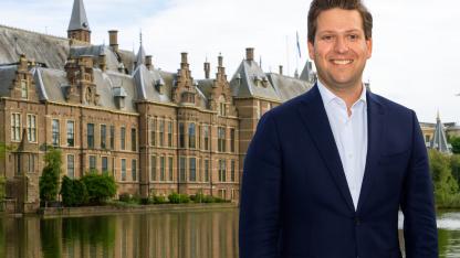 Hollanda Parlamento Tarihinde Bir İlk: Thom van Campen En Genç Meclis Başkanı Oldu