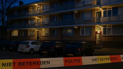 Hollanda’da Polis Müdahalesi: Bıçaklı Adam Evinde Vurularak Öldürüldü