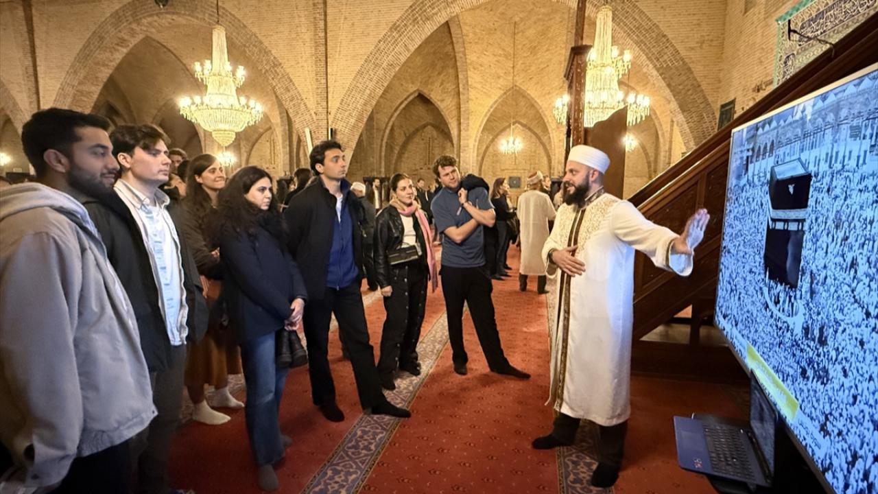 Hollanda’daki Fatih Camisi “Müzeler Gecesi”nde İlgi Odağı Oldu