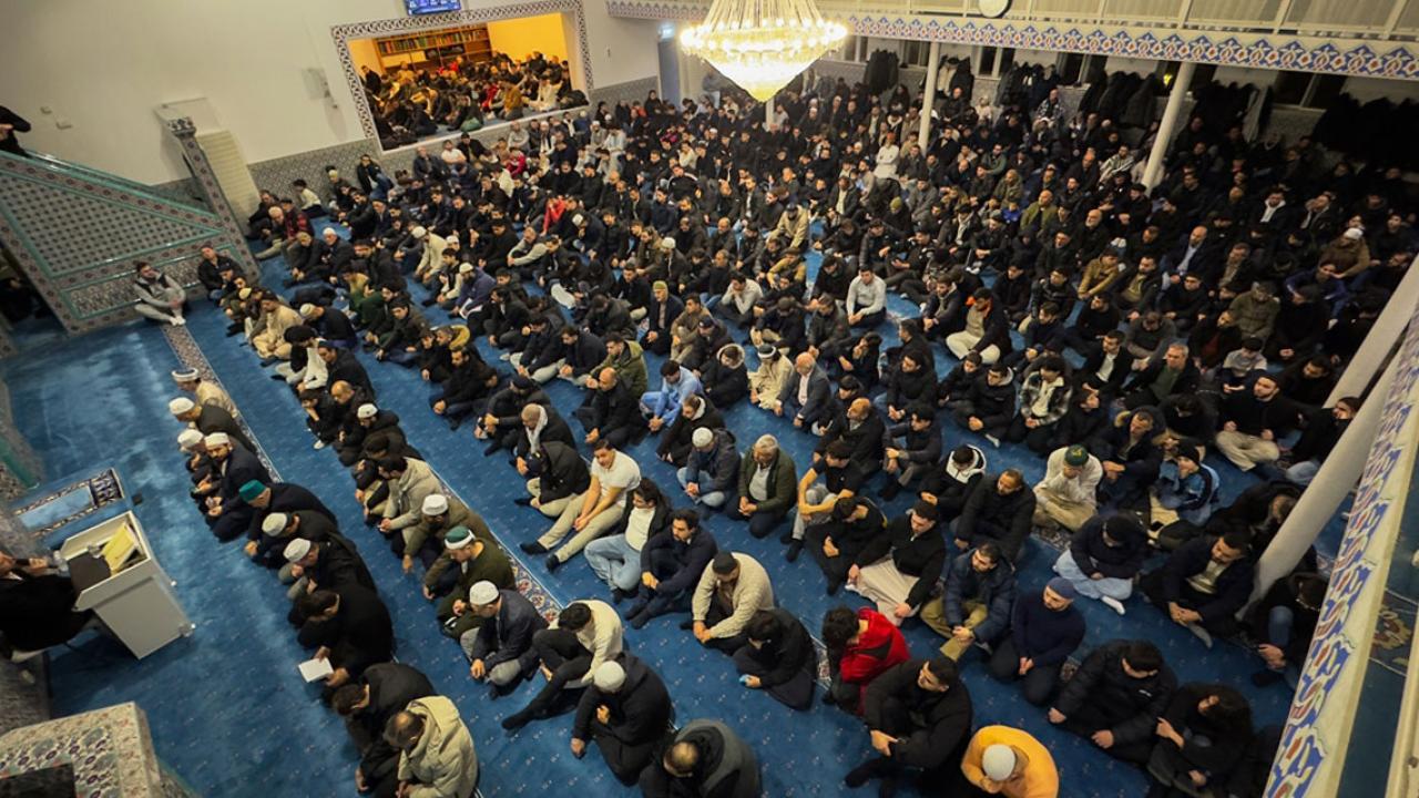 Hollanda’da 1299 Genç Sabah Namazında Buluştu: Avrupa’da Manevi Uyanışın Güçlü Sesi