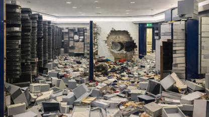 Almanya’da 3.200 Kasanın Soyulduğu Banka Vurgununda Yeni Görüntüler Paylaşıldı