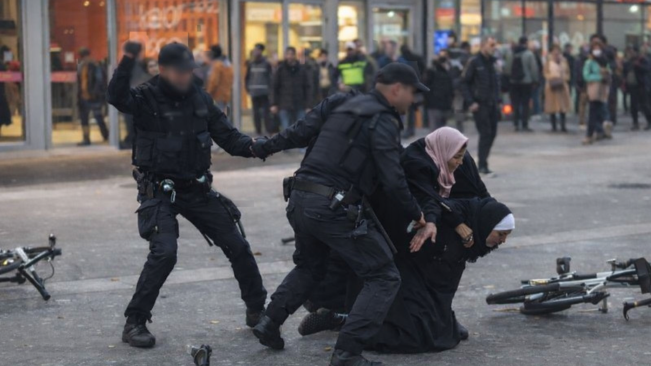 Hollanda’da iki Müslüman kadına ırkçı şiddet uygulayan polis, ailesiyle gizli yerde korumaya alındı