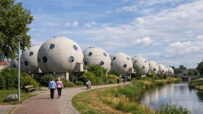 Hollanda’da Tüm Evlerin Yuvarlak Olduğu Mahalle Görenleri Şaşırtıyor