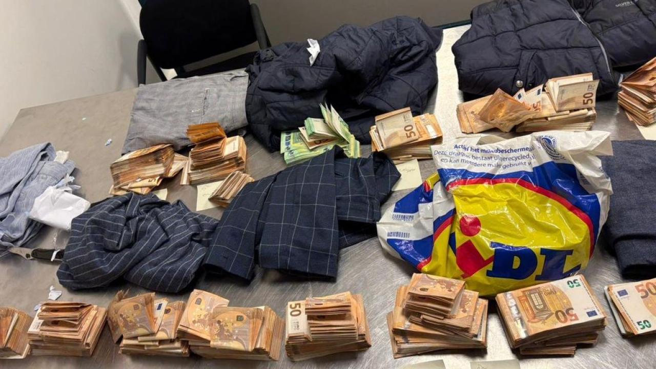 Valizden Servet Çıktı! Eindhoven Havalimanı’nda Güvenlik Kontrolünde 250 Bin Euro Ele Geçirildi