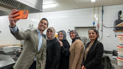 Hollanda Başbakanı Rob Jetten Gouda’daki Ramazan İftarına Katıldı