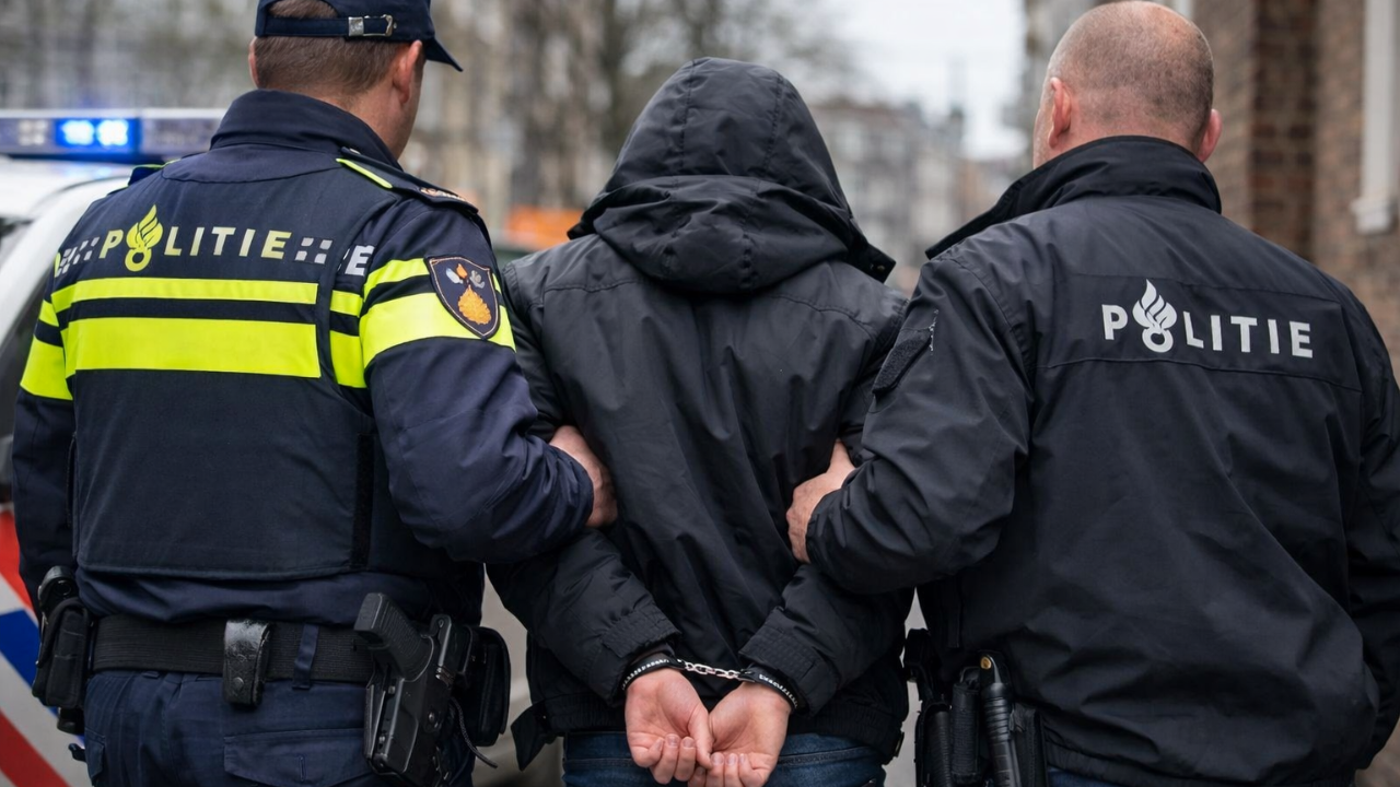 Hollanda’da 17 Yaşındaki Genç 16 Banka Dolandırıcılığı Şüphesiyle Gözaltında