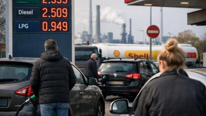 Hollanda’da Benzin Fiyatı 2,40 Euro’ya Dayandı: Sürücüler Zorlanıyor