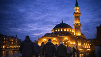 Hollanda’da Camilerden Yerel Seçim Kararı: Teravih Namazı Saatleri Değişiyor